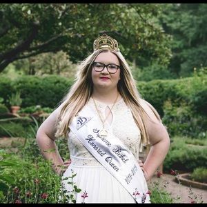 Meet your Posher, Casey